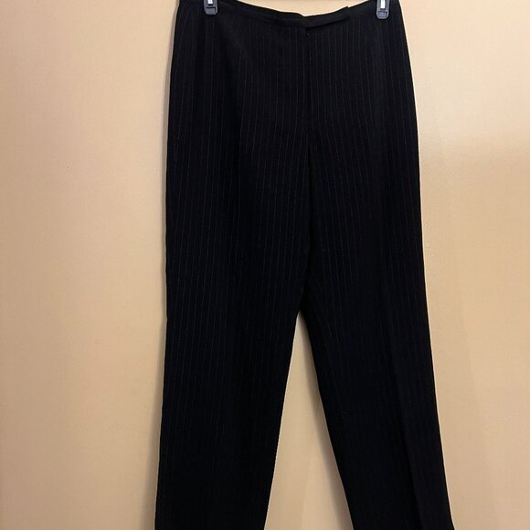 Kasper woman's Pinstripe 2-piece pant suit, Black/White stripes, Size 12 - Picture 5 of 7